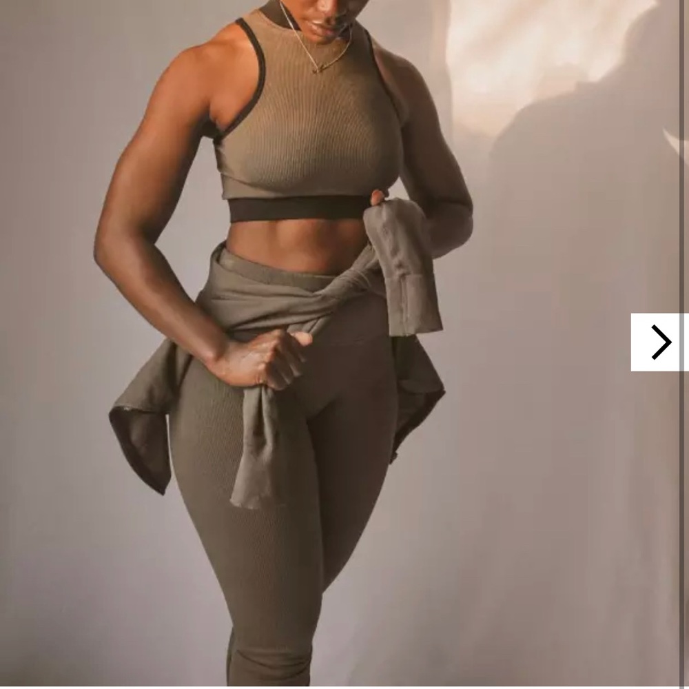 Fabletics Seemless Ranger Green 2 Piece Set - S